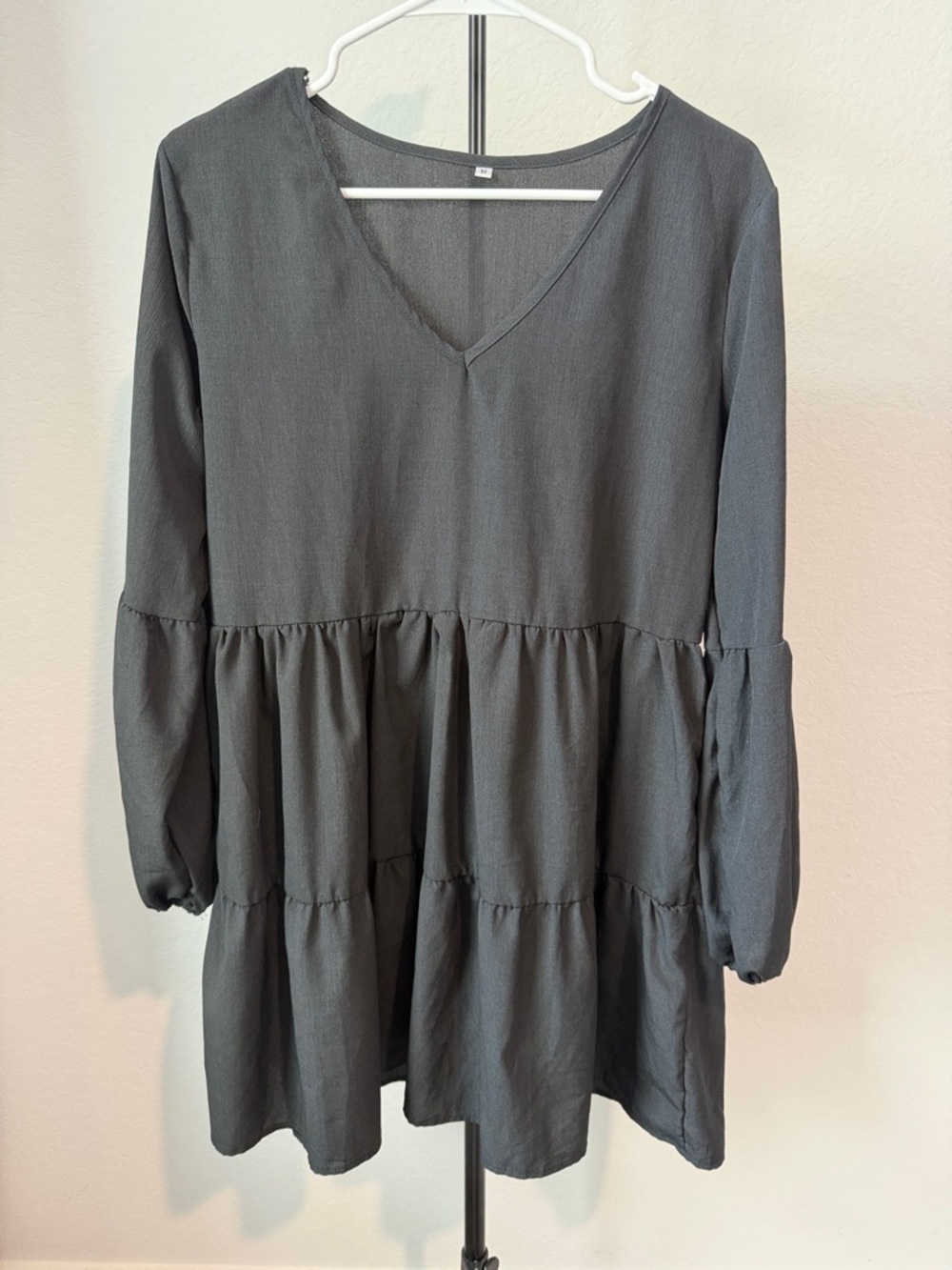 🌿 Black Babydoll V-Neck Tiered Long-Sleeve Dress